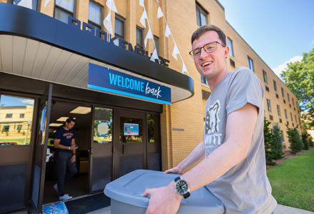 Students moving in